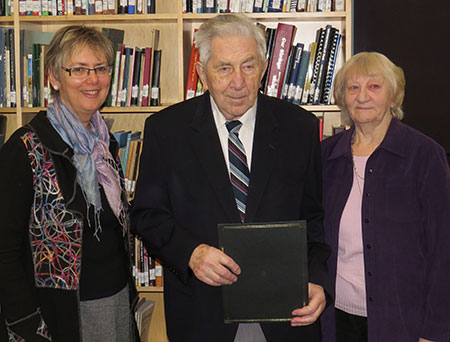 (l–r) MHSC president Lucille Marr presents Bill Schroeder (wife Augusta) the 2013 Award of Excellence.